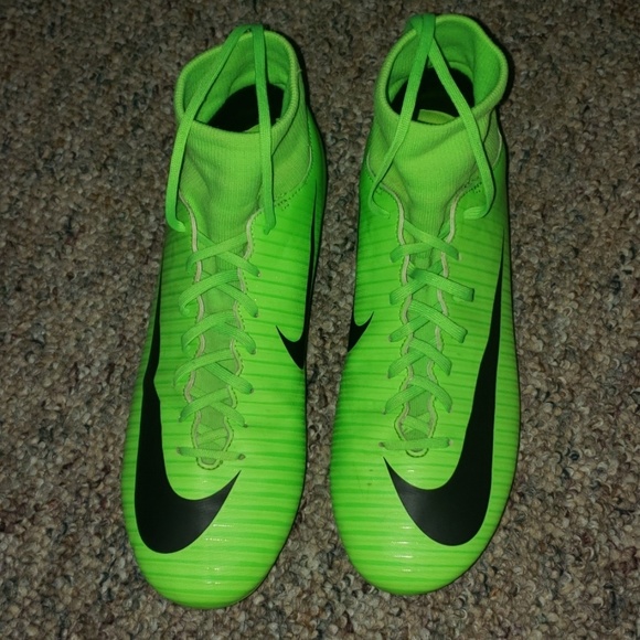 Men's Nike Soccer Cleats - Picture 2 of 3